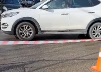 Zbardhen detaje të rënda: I ati qëIIoi me th*kë të bijën në mes të rrugës, një kalimtar i rastit u hodh dhe…