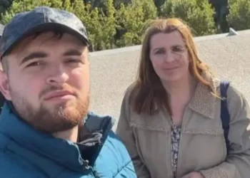 Ky është 26-vjeçari që g*diti të ëmën shtatë herë me th*kë/ Ja si eshte gjendja e Nexhmije Sules!