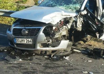 Aksident i frikshëm në vend! Makinat bëhen copash, 3 persona…