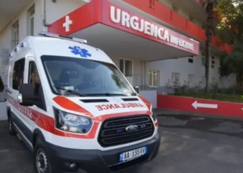 Ngjarje e rëndë në Tiranë! Familjarët gjejnë të vetëv*rur burrin ne banese