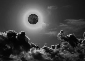 Një ndikim të fuqishëm te ju! Hëna e Zezë, ja cilat shenja do pësojnë ndryshime rrënjësore