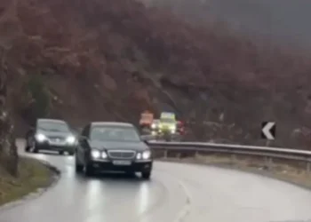 Aksident i rëndë në Gramsh! Humb jetën infermierja, në gjendje të rëndë mësuesja dhe shoferi