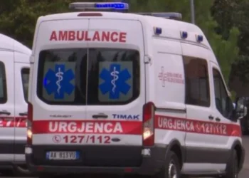 Ngjarje e rëndë/ Vetëhidhet nga kati i dytë i banesës një person dhe…