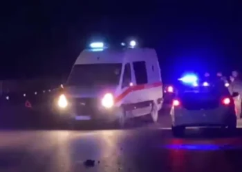 Aksident i rëndë në vend: Dy makina përplasen, një vjazë 6 vjecare pIagoset