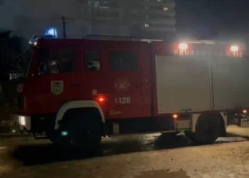 E FUNDIT: Zjarri i fuqishëm përfshinë disa banesa në vend, një 12 vjecare thuhet se…