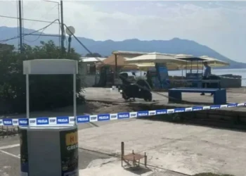 Ngjarje m*kabër në Budva! 65-vjeçari vr*t vëllanë dhe nipin, pas ngjarjes ulet në kafe dhe pret policinë