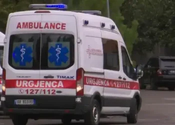 Aksident në autostradën Durrës-Tiranë, bllokohet qarkullimi në një korsi