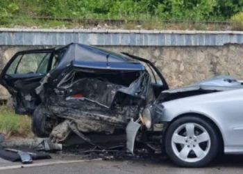 Aksident i rëndë në vend! PërpIasen dy automjete, humb jetën 26 vjecari