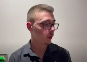 ‘Më goditën tre herë për një bidon ujë tepër…’ Flet kamarieri qe u dh*nua nga nënkomisari