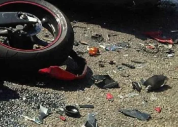 Aksident tragjik në vend! Kamioni përplaset me motoçikletën, humb jetën një person