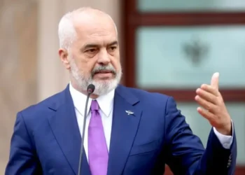 Efektivi i policisë dh*noi kamarierin, reagon kryeministri Edi Rama ‘Sa të dalë nga spitali…’