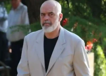 Pas heqjes së tendave, Rama paralajmëron një tjetër aksion: Tani rradhën e kanë…