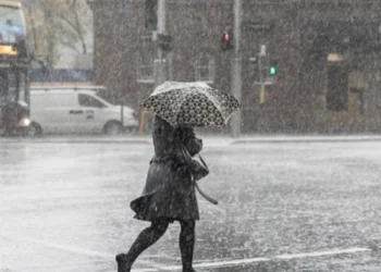 Moti bën kthesën drastike! E Enjtja me rrebeshe shiu dhe kushte të paqëndrueshme atmosferike