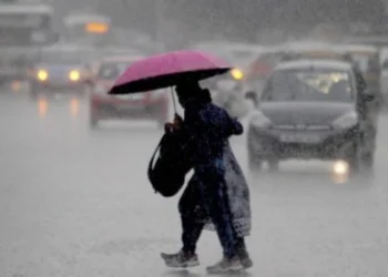 Moti i keq ka mbërthyer vendin, vjen LAJMI I MADH: Ja kur do ndalen rrebeshet e shiut