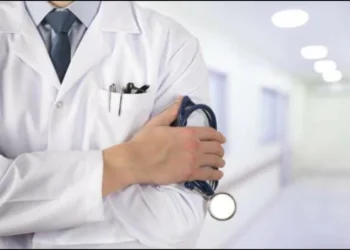 E paprecedentë në Tiranë! Mjeku ngacmon pacienten gjatë ndërhyrjes, kallzimi përfundon në…