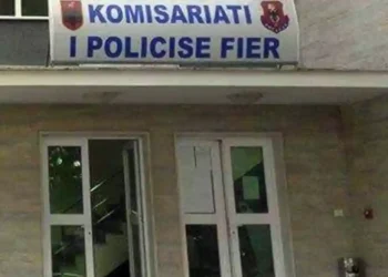 E rëndë në Fier! 30-vjeçari bashkë me dy adoleshentë kryejnë marr*dhënie me një vajzë të mitur…