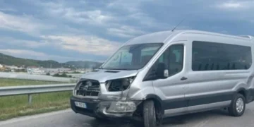 Aksident i frikshëm në vend! Shoferi i dehur nxjerre mjetin nga rruga, 5 persona…