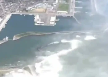 VIDEO/ Nisin valët e para të tsunamit pas tërmetit 8.7 ballë
