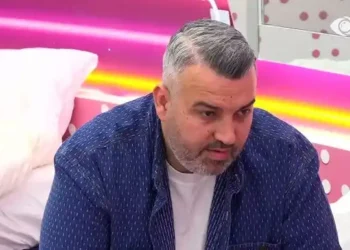 “Kam humbur 380 mijë dollarë për gjysmë ore”, habit Rogerti me deklaratën e tij: S’jam këtu për shembull të mirë