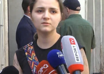 ‘E hëngri k*nceri nga brenda…’ Aktori shqiptar mbylli sytë, flet mes lotësh vajza e tij