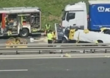 Tronditëse! Furgoni përplaset me një kamion, humbin jetën pesë persona, policia…