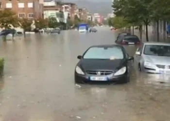 Rrezik për përmbytje? Thirrje qytetarëve: Shmangni parkimin e mjeteve në këto zona