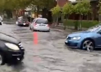 Qyteti nën ujë/ Pamjet e fundit nga Durrësi, stuhia dhe era e fortë paskan bërë NAMIN!