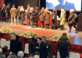 Shpat Kasapit iu dha lamtumira e fundit sot, Rezart Veleshnja bënë REAGIMIN E ASHPER ‘Turp të keni…’