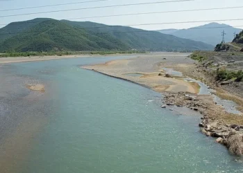 Cfarë trishtimi! U fut në lumë për të hapur rrjetat e peshkimit, por nuk doli më gjallë! Polumbarët gjejnë trupin e p*jetë të…