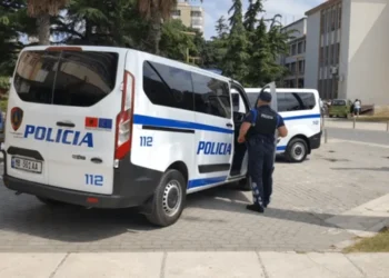 LAJM I PAPRITUR: Vihet në pranga nga policia këngëtari i shumë njohur
