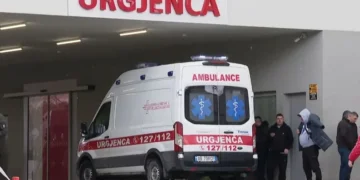 E tmerrshme në vend: Burri e fut gruan 5 ditë në koma në shtëpi pa bukë e ilaçe, ndërron jetë në spital