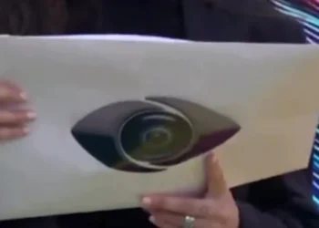 Rogerti në dhomën e rrëfimit, produksioni sjellë tek banorët ZARFIN E PAPRITUR për të!