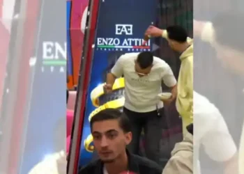 “Ke ardhur gjatë gjithë kohës duke mu fërkuar ”/ Debat i ashpër në shtëpinë e Big Brother, Kristi lag me birrë banorin e ri (Video)