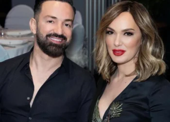 Rrënqethëse/ Soni prek Elvisin aty ku i dhemb, aktori i humorit tregon ARSYEN E FORTE se pse nuk kanë fëmijë!