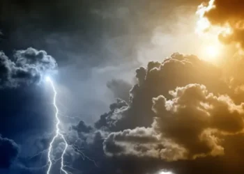 Bëhuni gati: Nesër rrebeshe shiu dhe reshje dëbore! Ja cfarë do ndodh në Tiranë