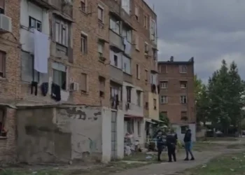 14-vjeçarja tentoi vetëvr*sjen në Korçë, procedohet nëna e saj…