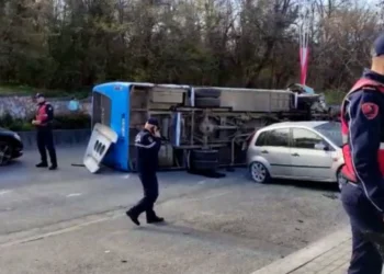 Ndodh në vend! I riu i armatosur shkakton aksidentin masiv, pIagosen rende efektivi i policise dhe gruaja e tij