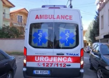 Akisident tronditës në vend! 4 makina bëhen copash me njëra-tjetrën, 2 persona…