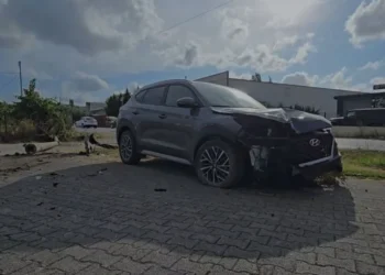 Aksident i rëndë në vend! Makina përpIaset mes per mes me shtyllën elektrike, ja cfare raportohet