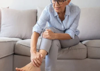 Shenjat e padukshme në këmbë që tregojnë se zemra është në rrezik, mos i injoroni