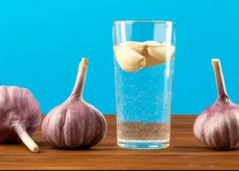 Përfitimet e Mëdha me Ujin e Hudhres për Shëndetin në Vetëm 15 Ditë