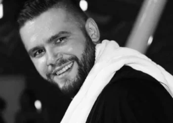 ‘A do ta heqësh qafe si njeri…’ A është ky zëri i Elvana Gjatës? Flori Mumajesi ‘SHTANG’ rrjetin me…