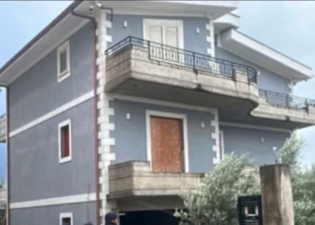 Tragjike në këtë fillim vit! Burri vr*t gruan në vend, më pas i jeo fund dhe jetës (Detaje)