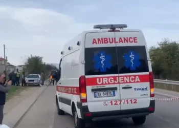 Aksident i rëndë në Tiranë, makina del nga rruga dhe bie në humnerë! Dyshohet për dy…