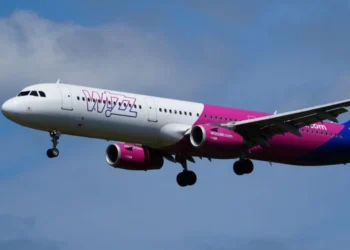 Panik në ajër! Ishte nisur për në Tiranë, avioni bënë kthimin emergjent: Thuhet se 5 persona h…