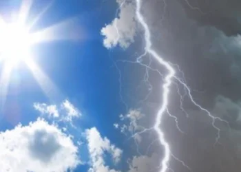 E enjtja sjell mot të paqendrueshëm! Reshje shiu në këto zona të vendit, ja kur priten të fillojnë…