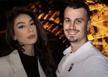 “Me sa meshkuj njëkohësisht ka bërë s*ks”- Motra e Mateos reagon ashpër pas ofendimit të Rogertit