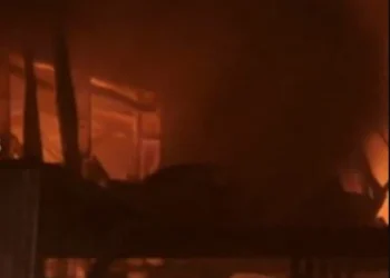 Ngjarje tragjike! Zjarri shkrumbon një fabrikë, humbin jetën 3 gra. Dy të tjera të zhdukura…