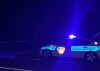 Aksident i rëndë natën e djeshme! Makina devijon nga rruga, nje person…