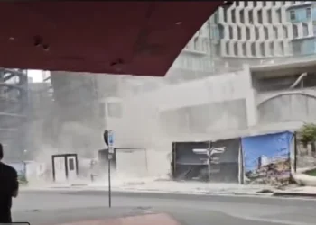 “Çmendet” moti! Stuhi e fortë shiu në kryeqytet, era merr para karrige e…